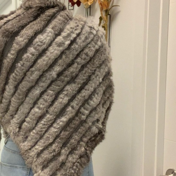 J.McLaughin Poncho Scarf - Picture 5 of 5